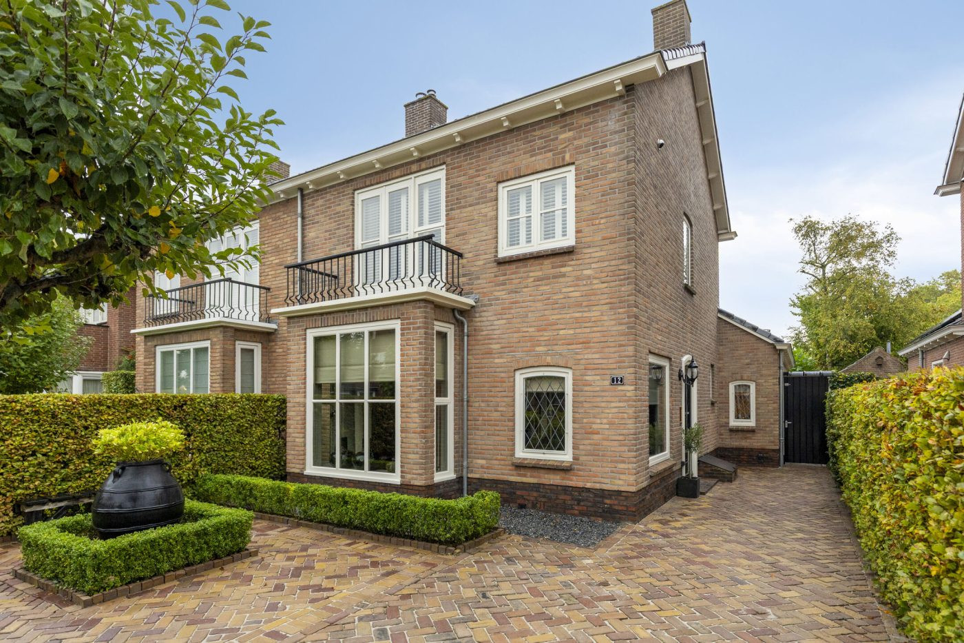 Twee-onder-één-kap te koop: H.B.S.-straat 12, Drachten