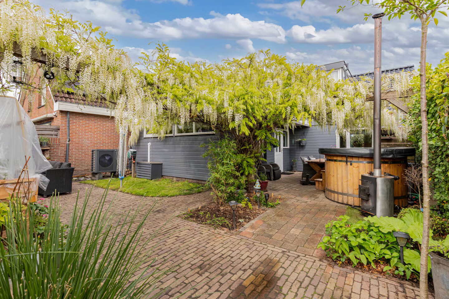 Vrijstaande woning te koop: Zuiderdwarsvaart 26, Drachten