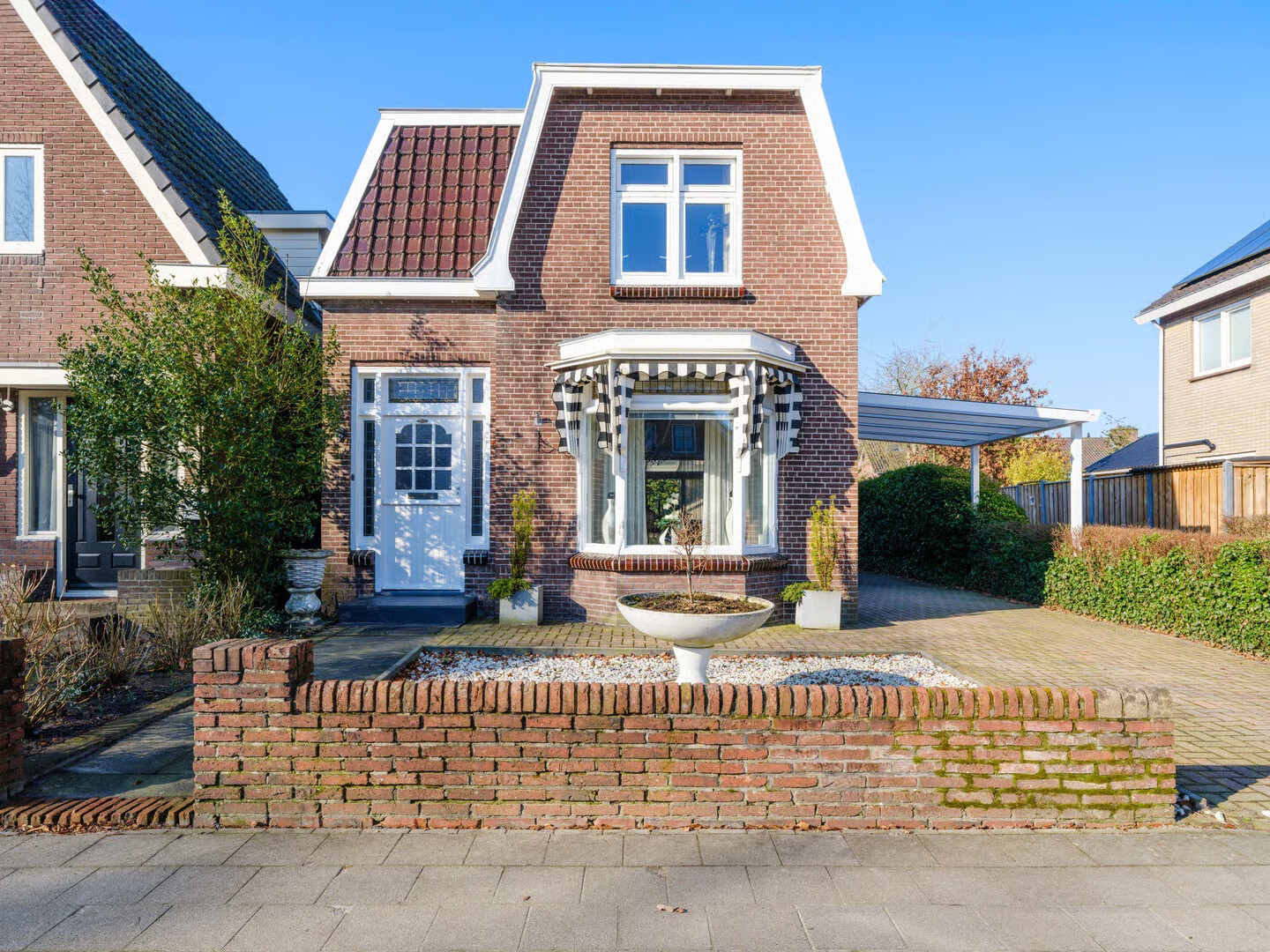 Vrijstaande woning te koop: Burgemeester Wuiteweg 102, Drachten