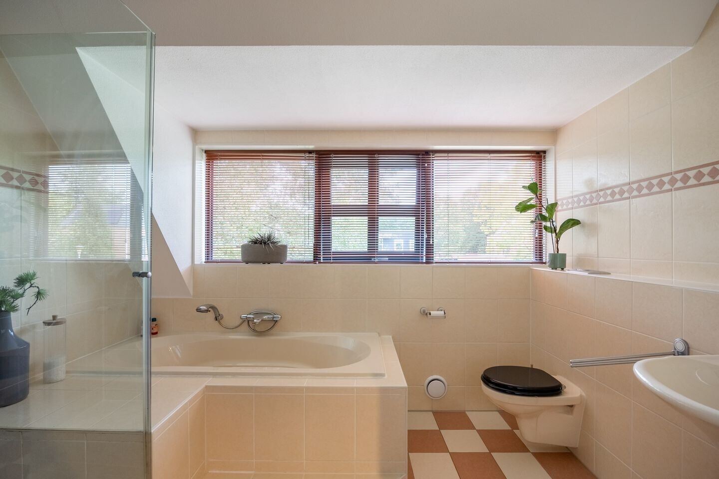 Vrijstaande woning te koop: Laagland 18, Drachten