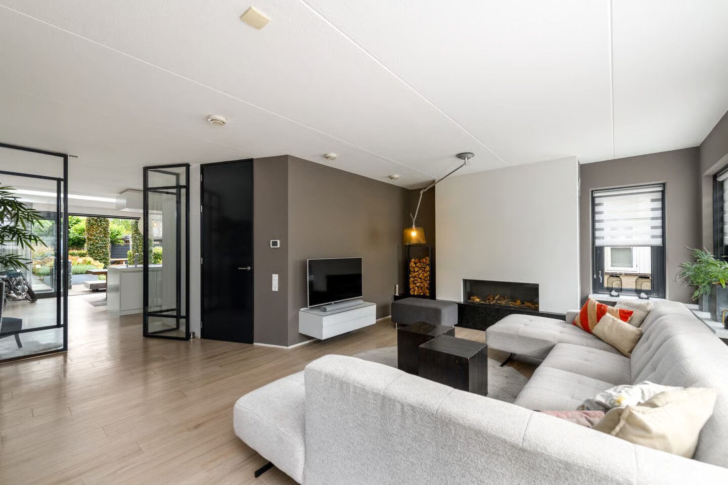 Tussenwoning te koop: Waterlelie 83, Drachten