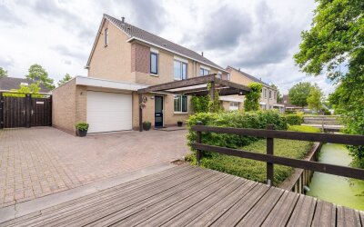Eendekroos 66