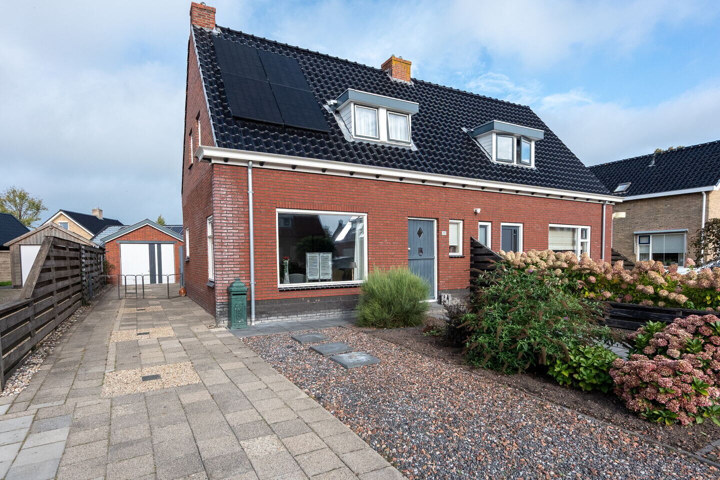 Twee-onder-één-kap te koop: Taeke Schuilengalaan 75, Surhuisterveen