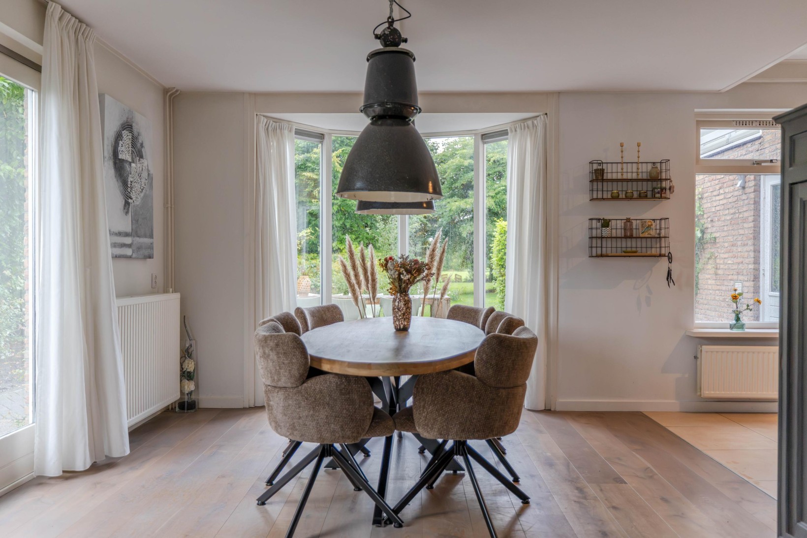 Vrijstaande woning te koop: De Nachtegaal 70, Surhuisterveen