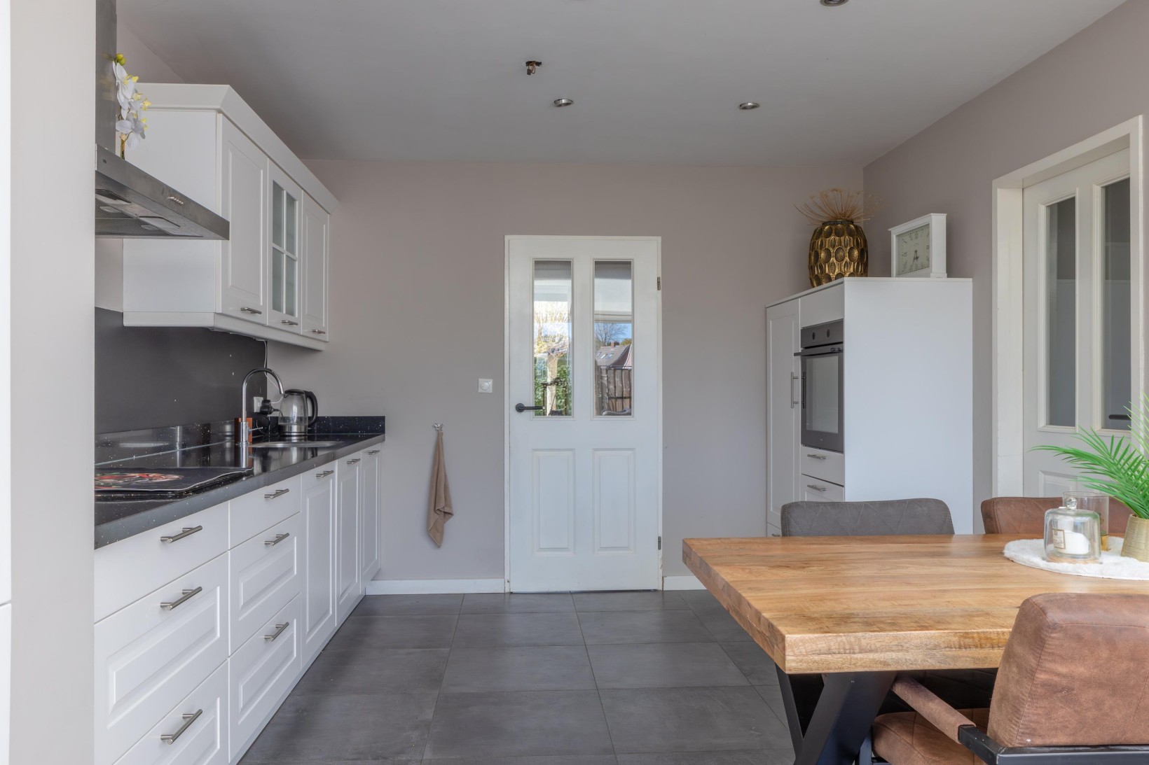 Tussenwoning te koop: De Buizerd 32, Surhuisterveen