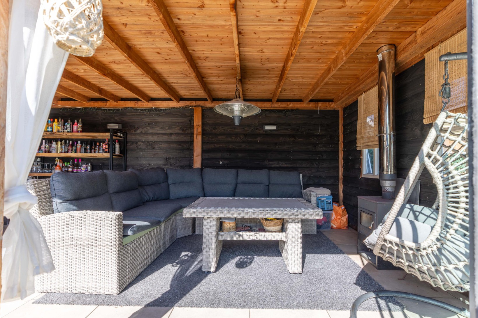 Tussenwoning te koop: De Buizerd 32, Surhuisterveen