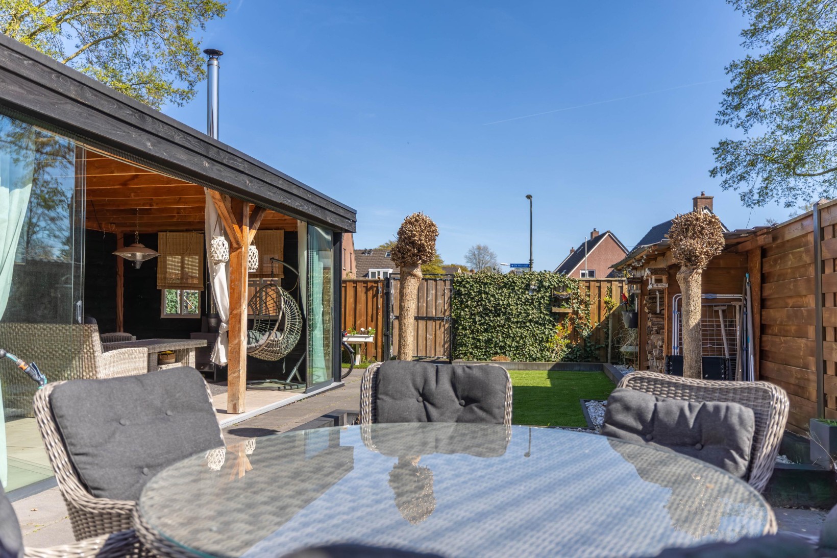 Tussenwoning te koop: De Buizerd 32, Surhuisterveen