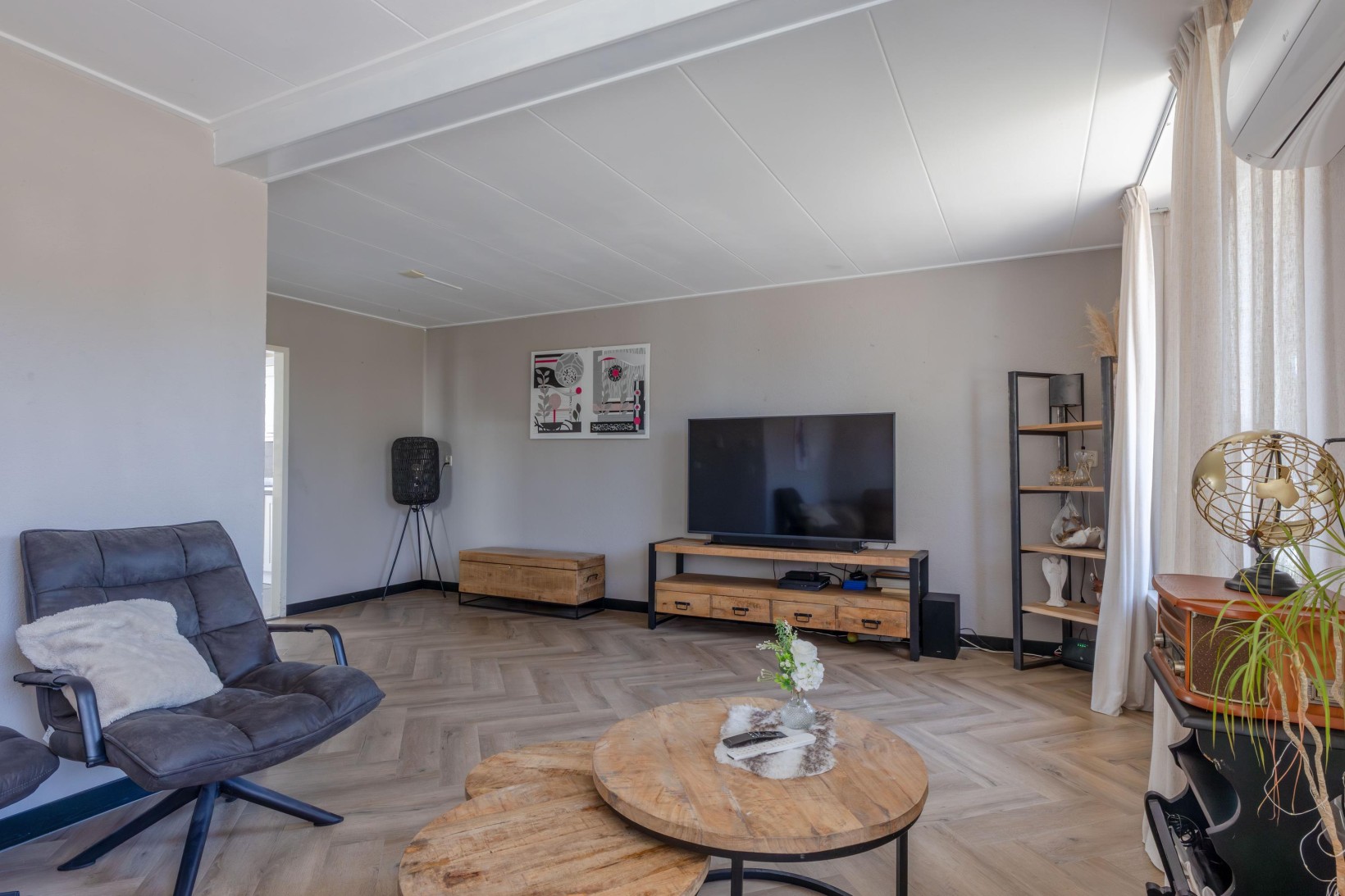 Tussenwoning te koop: De Buizerd 32, Surhuisterveen