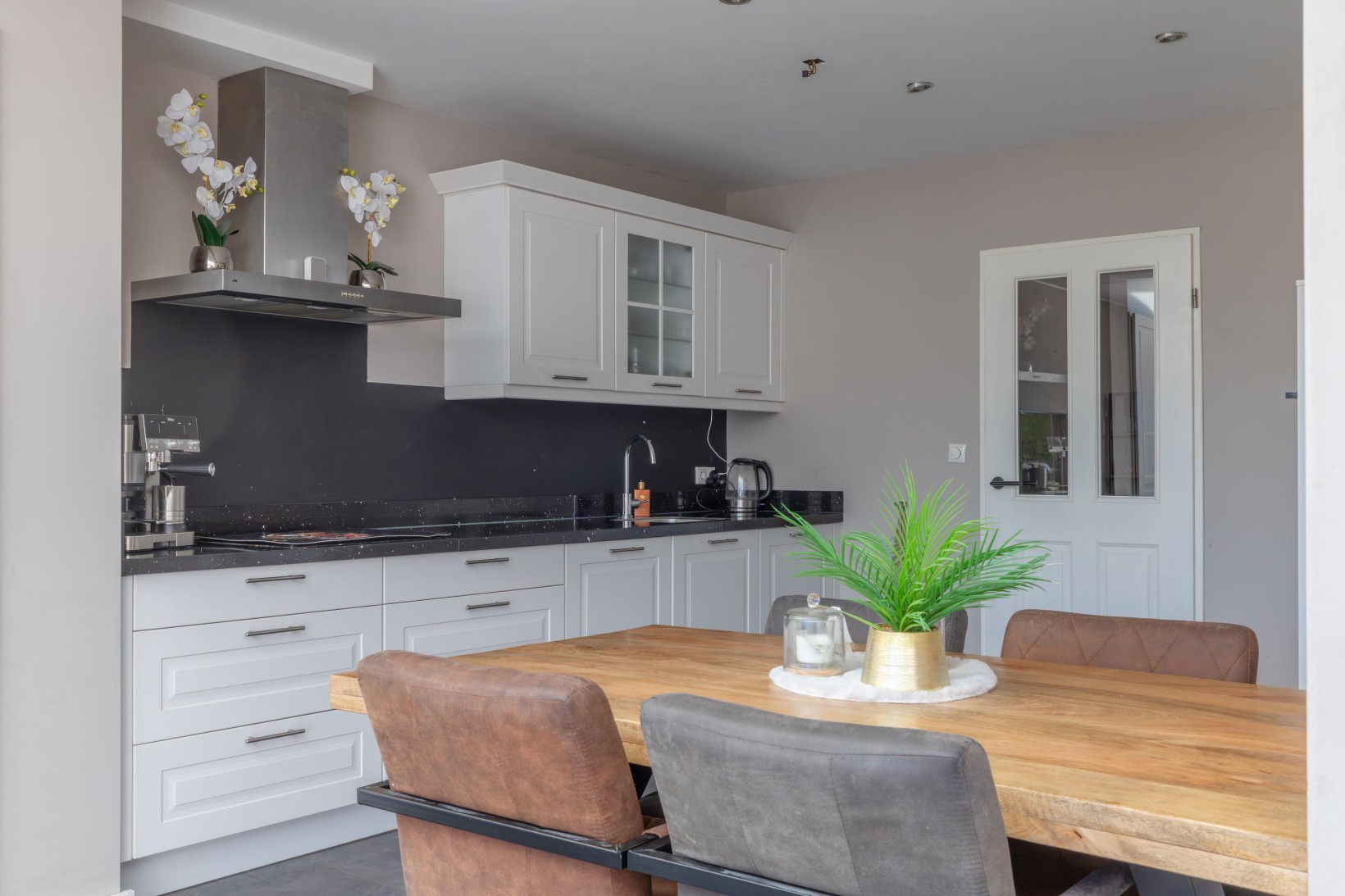 Tussenwoning te koop: De Buizerd 32, Surhuisterveen
