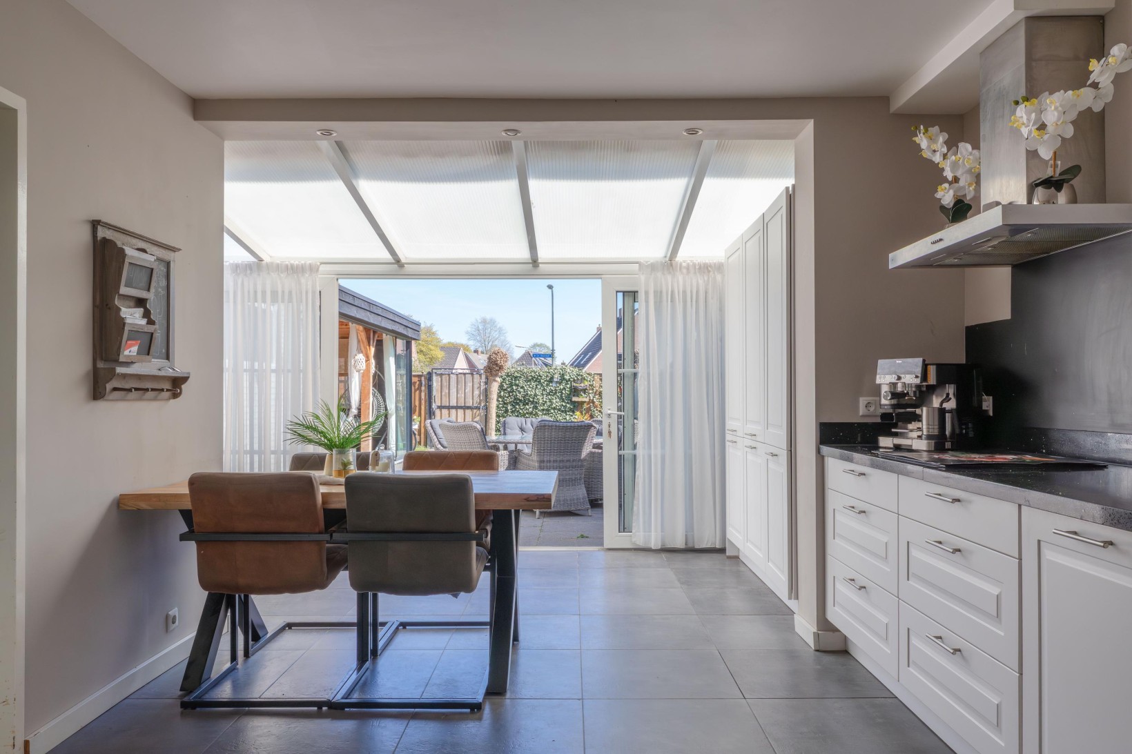 Tussenwoning te koop: De Buizerd 32, Surhuisterveen