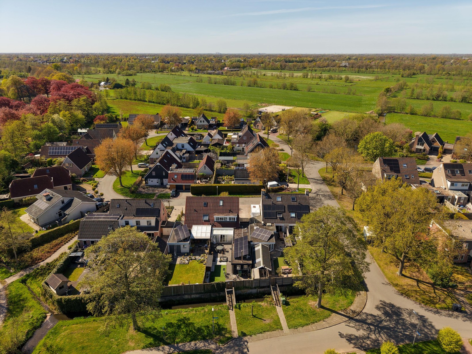 Tussenwoning te koop: De Buizerd 32, Surhuisterveen