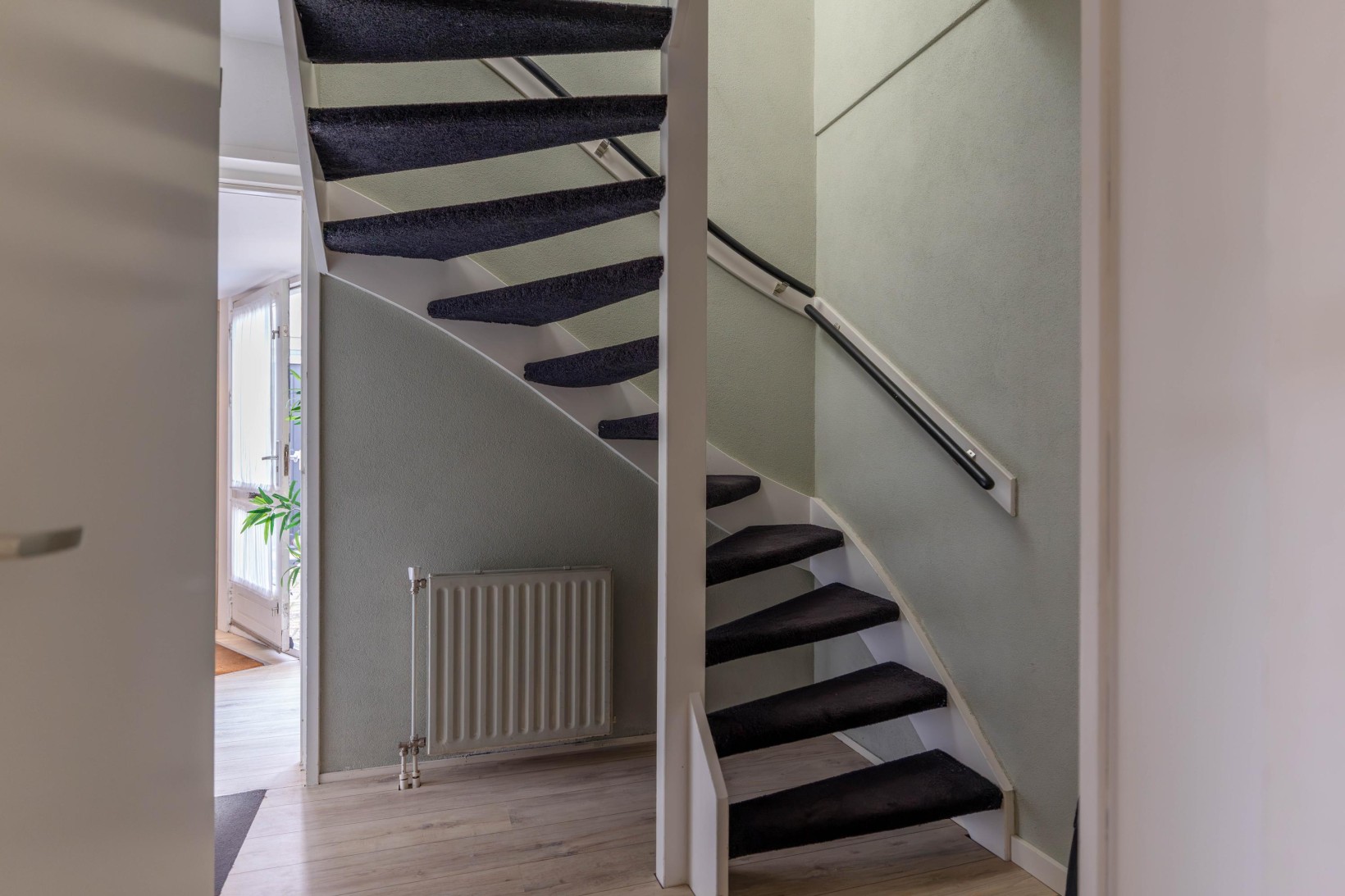 Tussenwoning te koop: De Buizerd 34, Surhuisterveen
