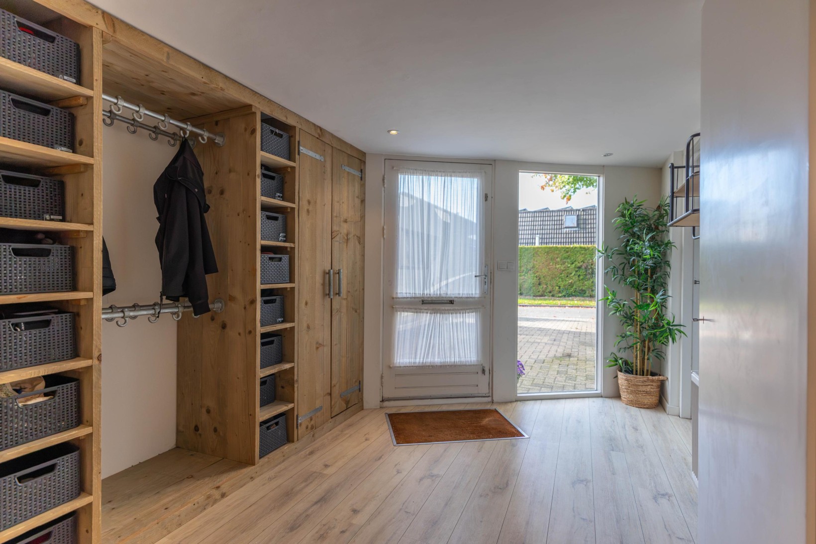 Tussenwoning te koop: De Buizerd 34, Surhuisterveen