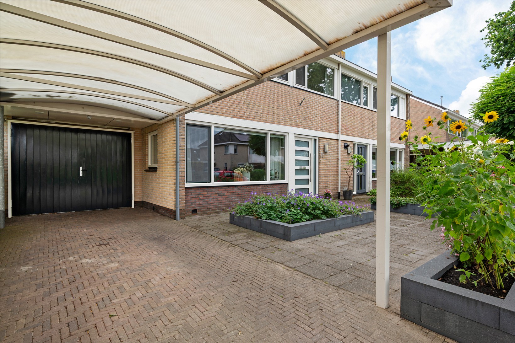 Hoekwoning te koop: Kolfbaan 72, Burgum