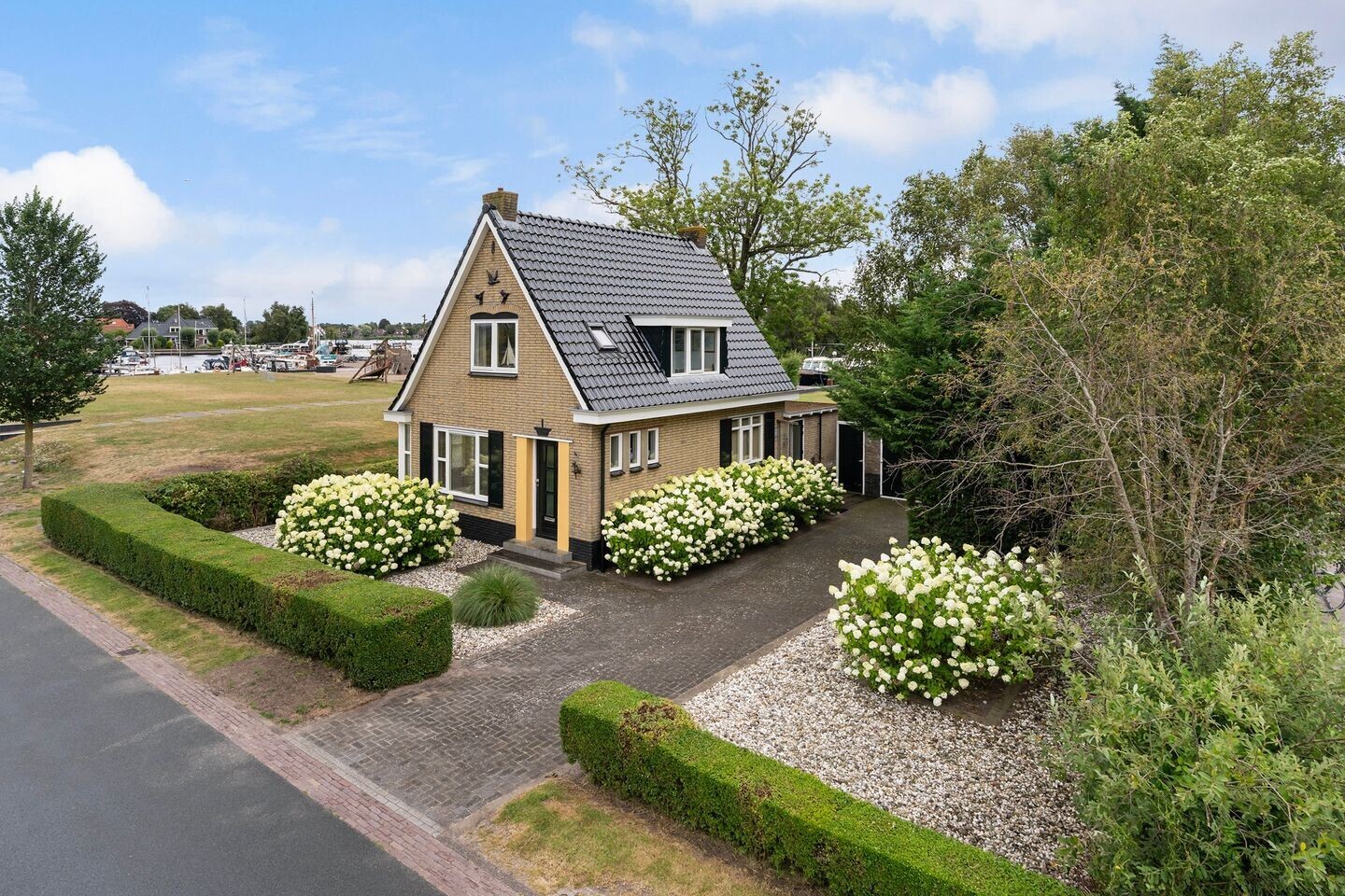 Vrijstaande woning te koop: Wiidswei 1, Earnewâld