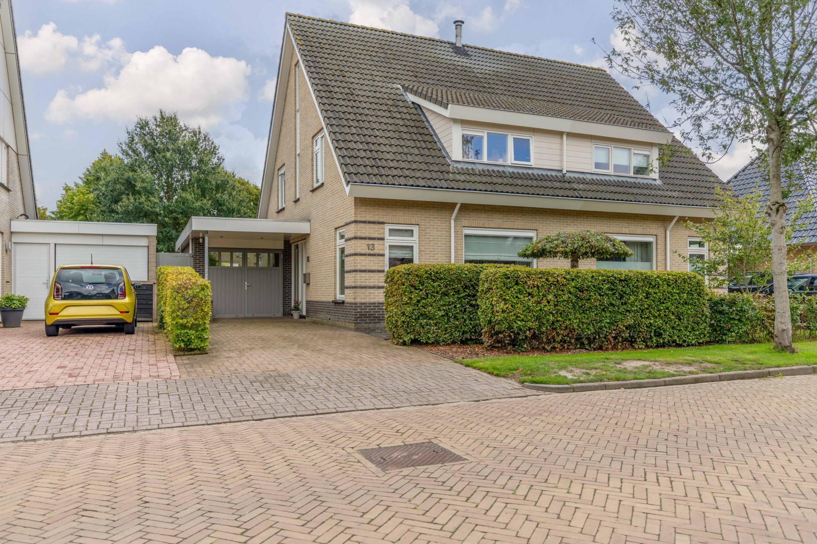 Twee-onder-één-kap te koop: Mûzefalk 13, Harkema