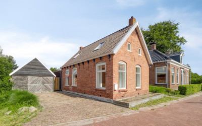 Tsjerkebuorren 11