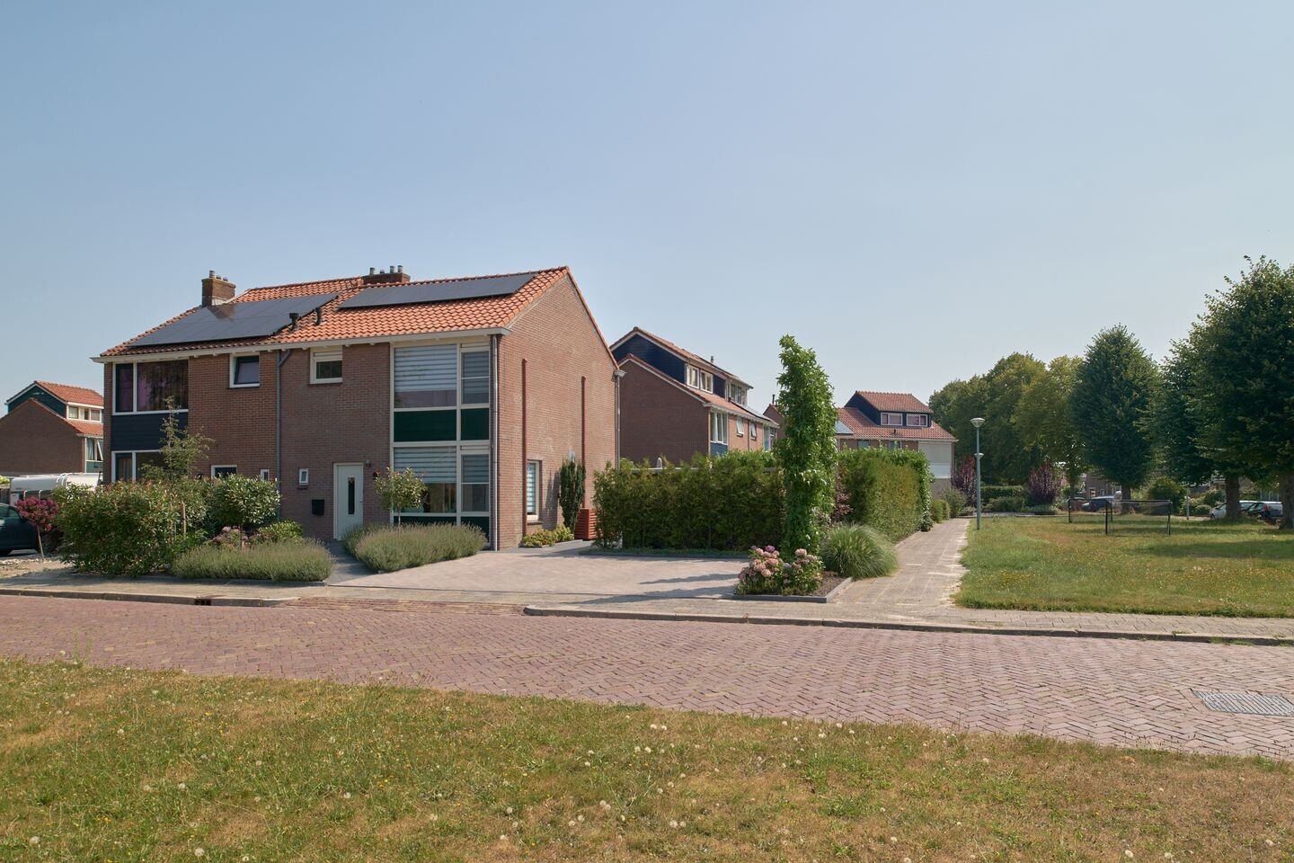 Twee-onder-één-kap te koop: Cederlaan 9, Roden
