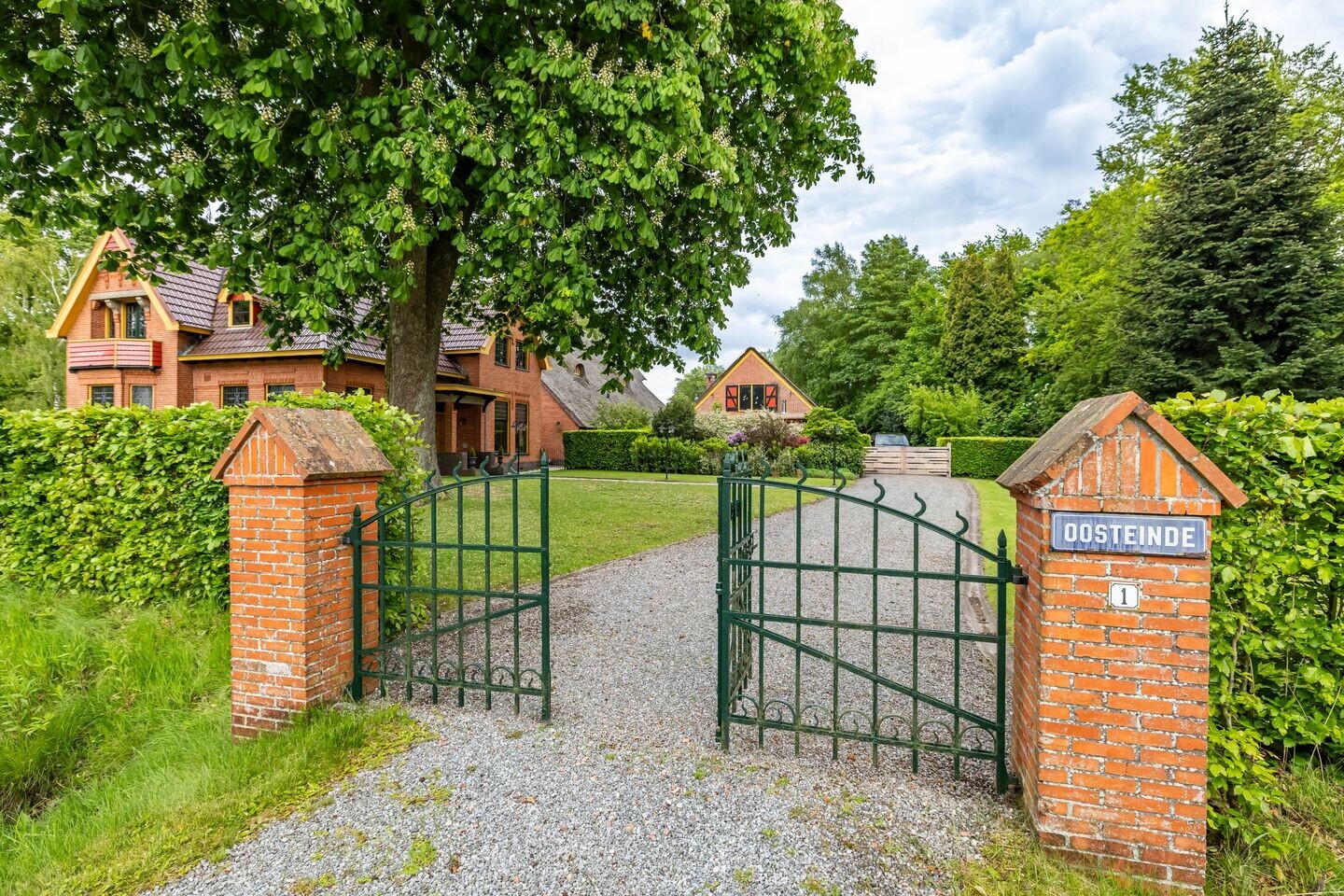 Vrijstaande woning te koop: Oosteinde 1, Roden