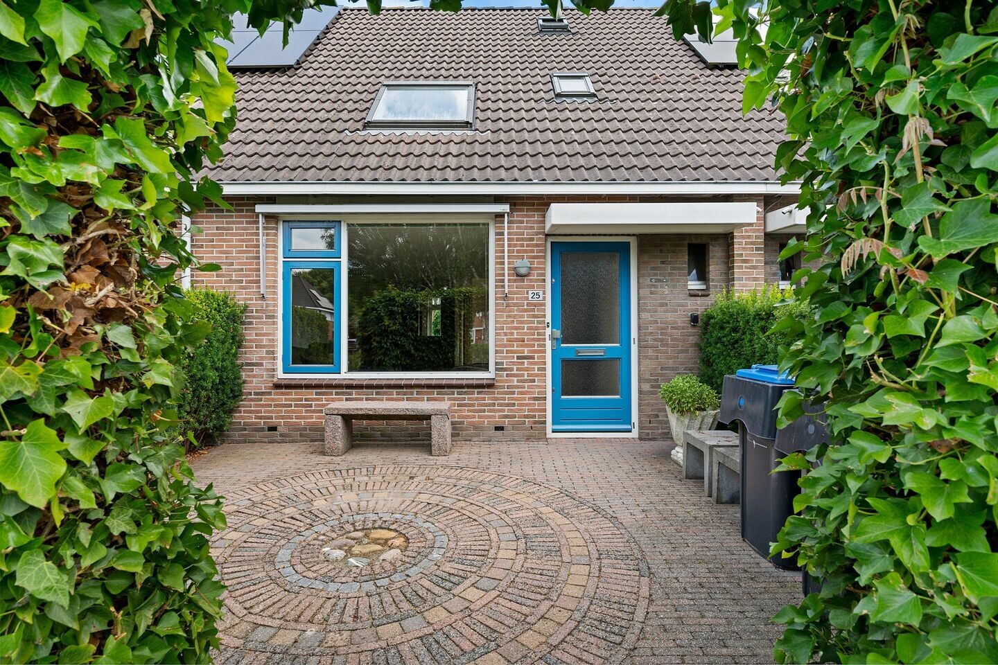 Tussenwoning te koop: Veenwortel 25, Roden