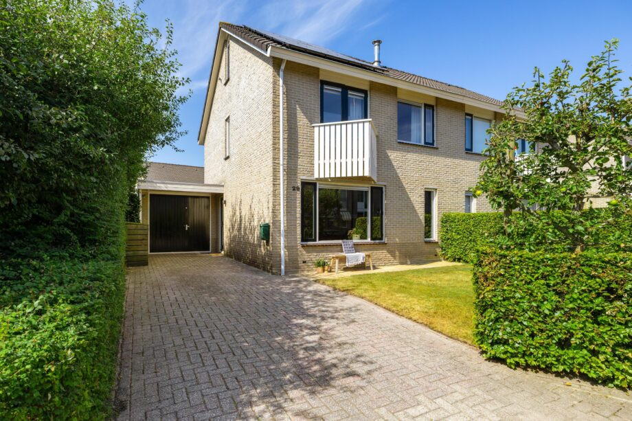 Hoekwoning te koop: Pinksterbloem 29, Roden