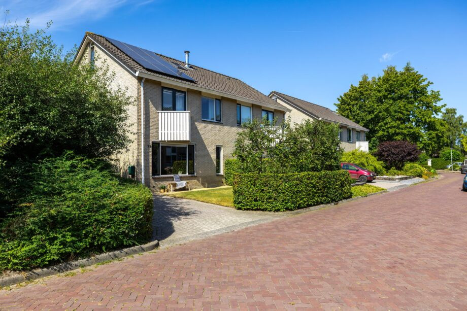 Hoekwoning te koop: Pinksterbloem 29, Roden
