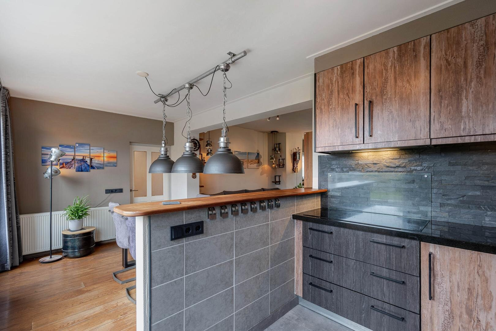 Tussenwoning te koop: H.W. Mesdagstraat 14, Nietap