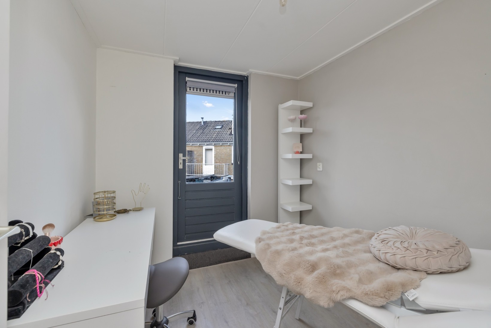 Tussenwoning te koop: Boveneind 80, Leek