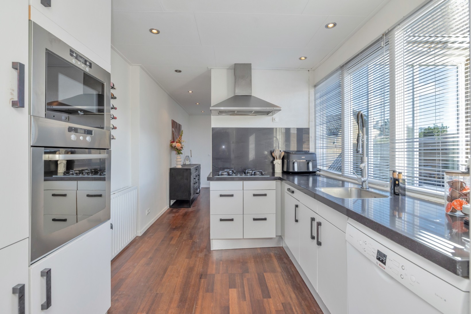 Tussenwoning te koop: Boveneind 80, Leek