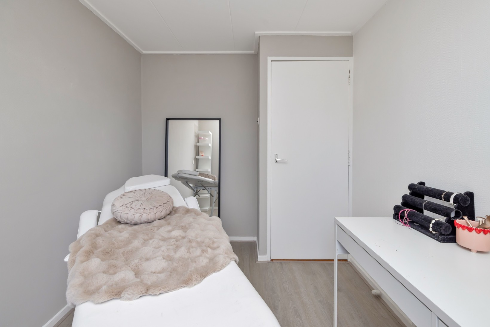 Tussenwoning te koop: Boveneind 80, Leek