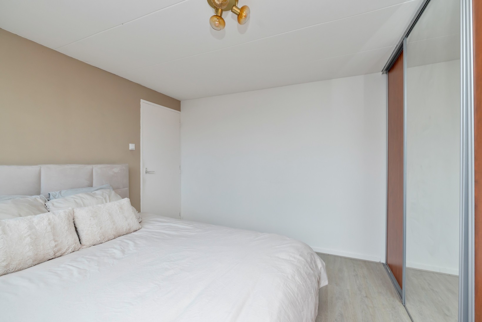 Tussenwoning te koop: Boveneind 80, Leek