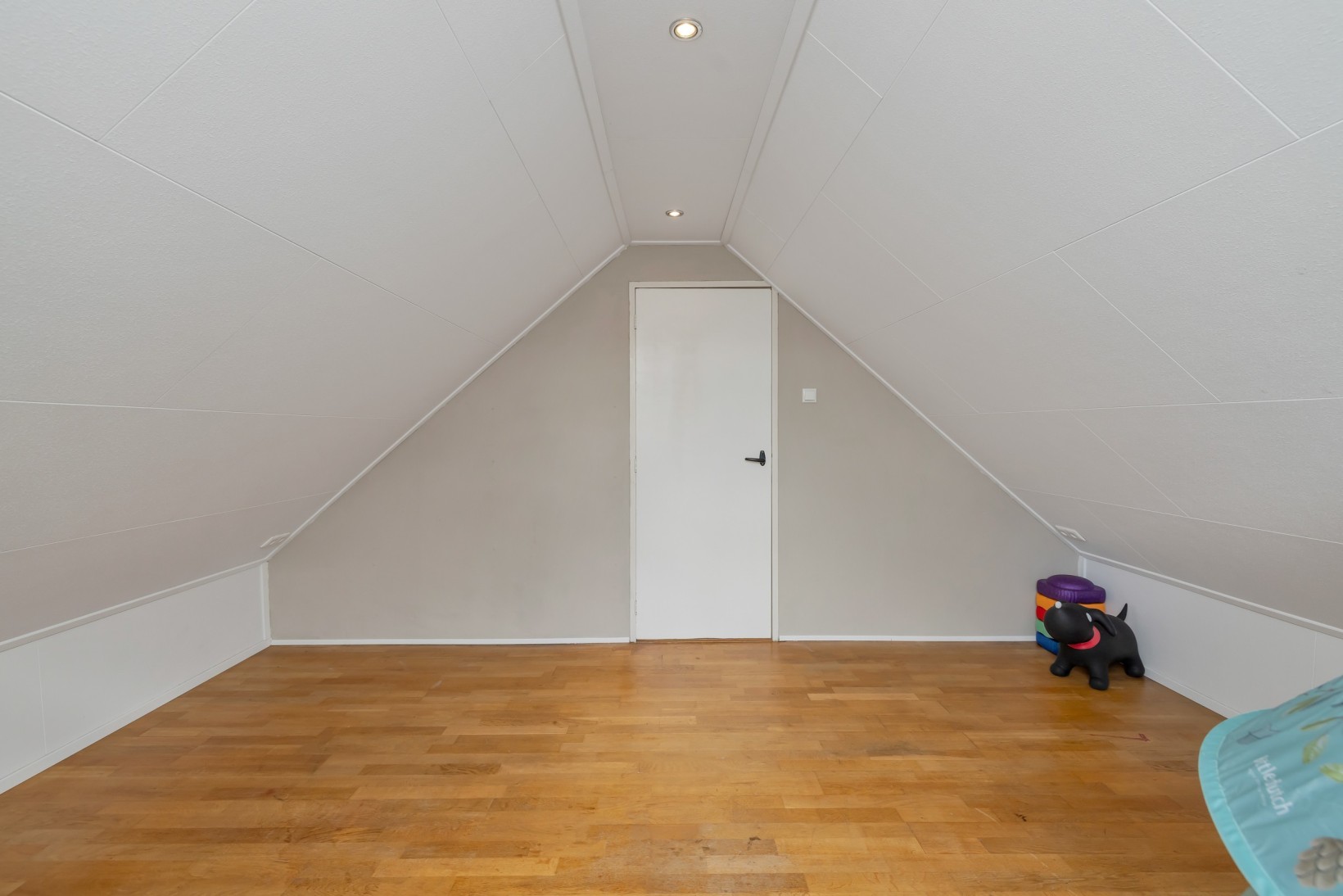 Tussenwoning te koop: Boveneind 80, Leek