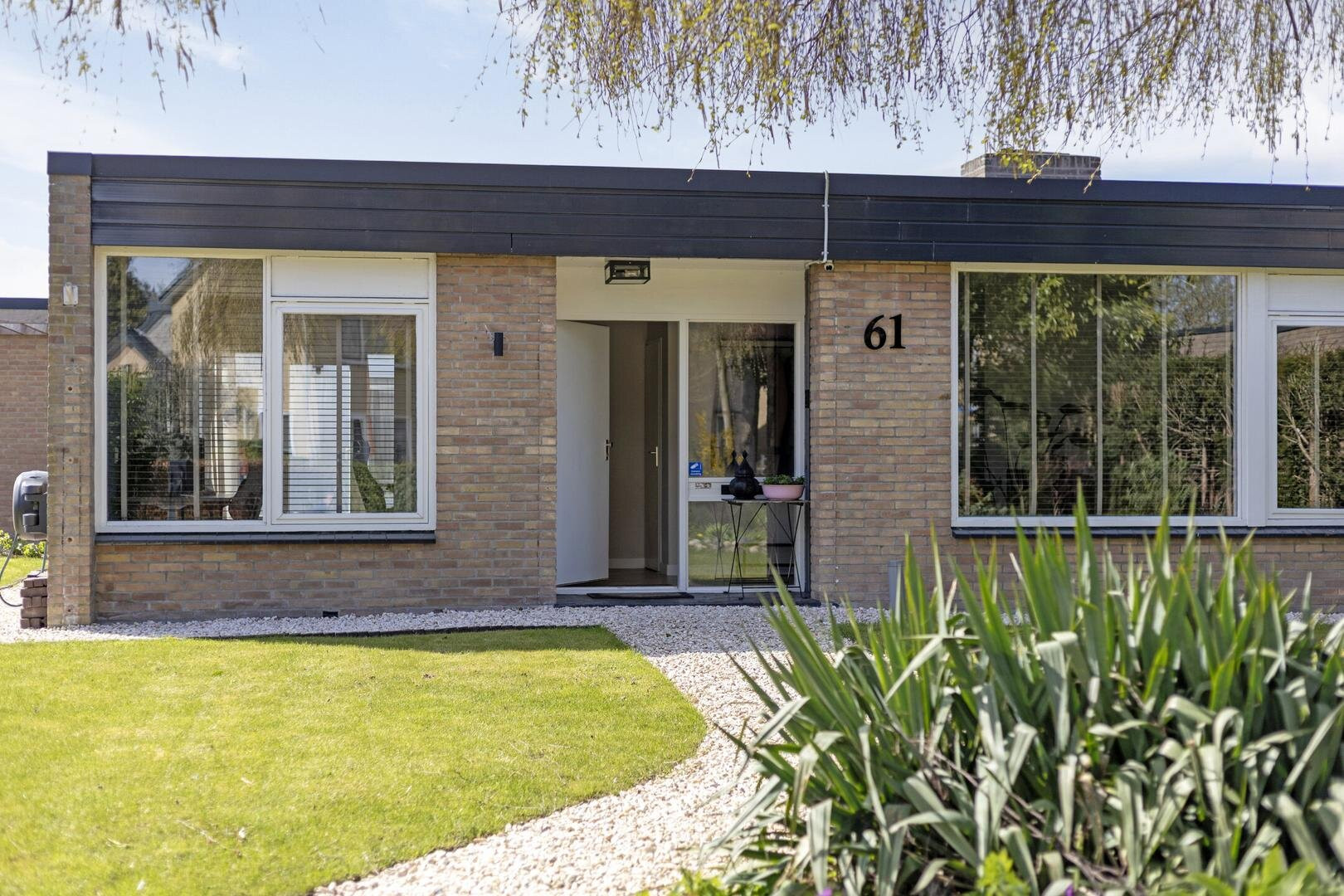 Vrijstaande woning te koop: Goldbergsingel 61, Leek