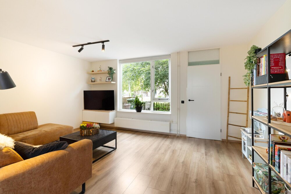 Tussenwoning te koop: Naoberdreef 53, Assen