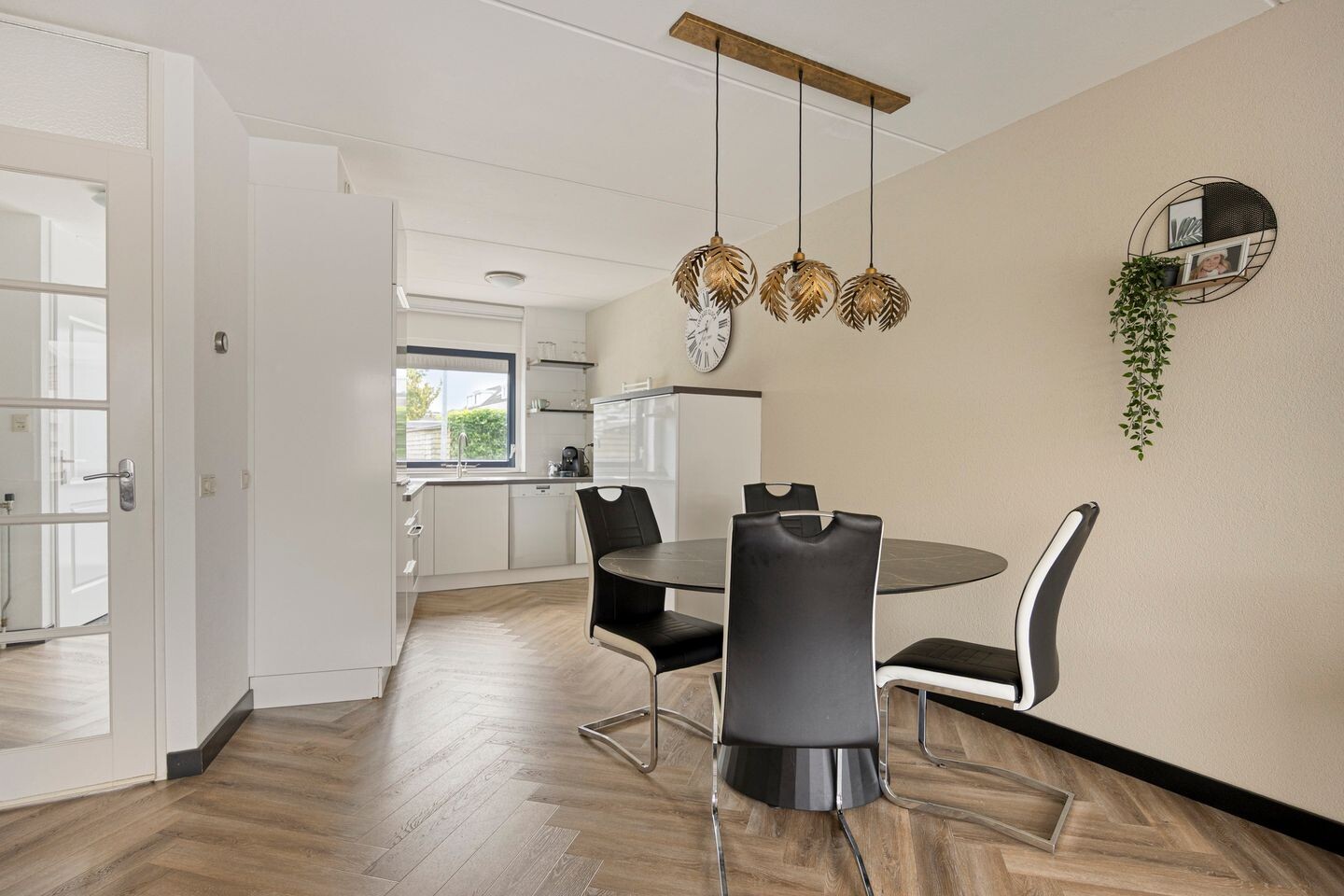 Tussenwoning te koop: Hophullen 39, Assen