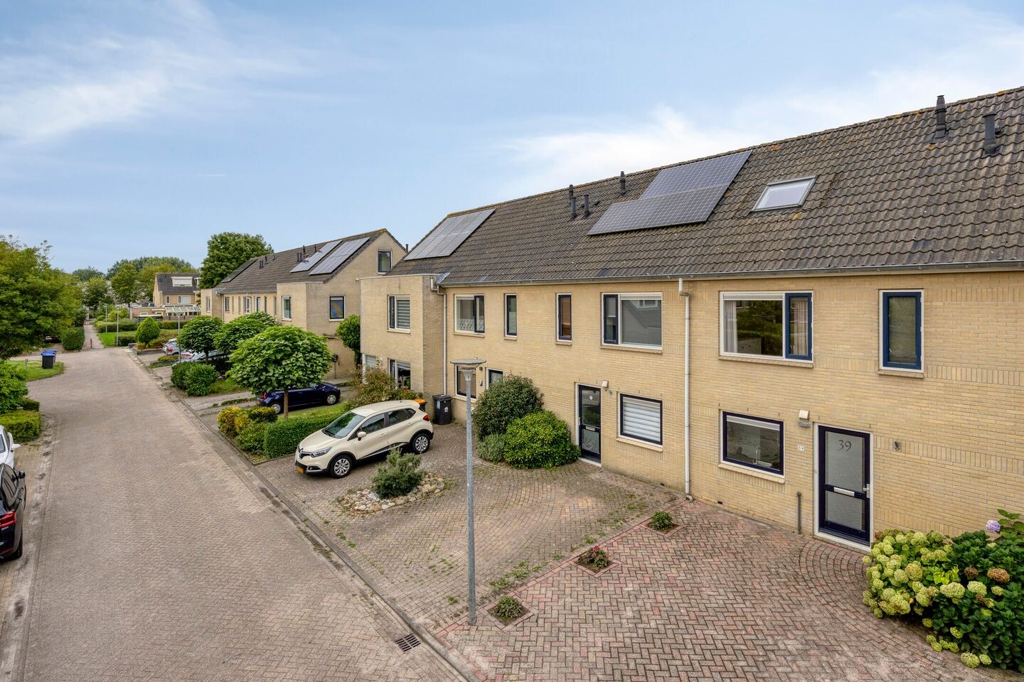 Tussenwoning te koop: Hophullen 39, Assen
