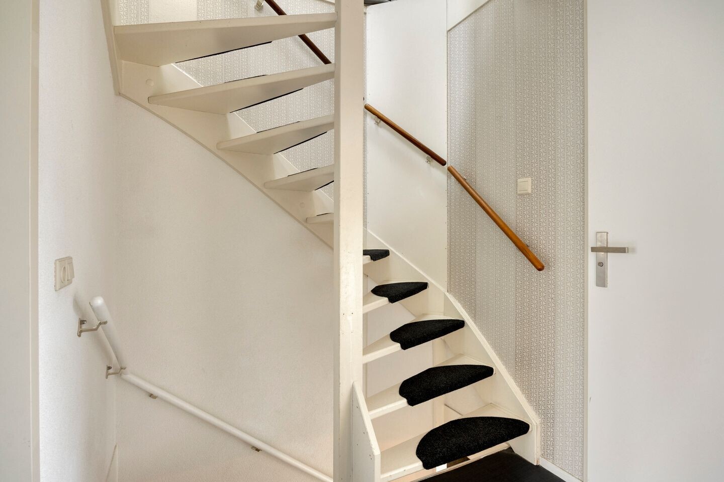 Tussenwoning te koop: Hophullen 39, Assen