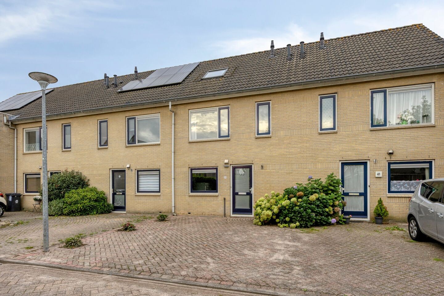 Tussenwoning te koop: Hophullen 39, Assen
