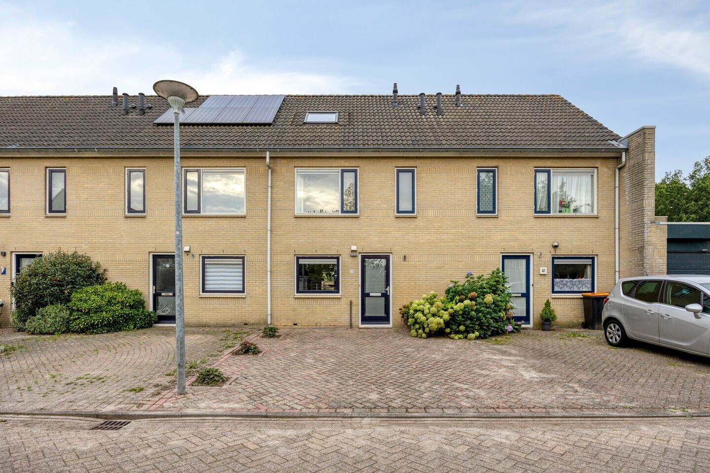 Tussenwoning te koop: Hophullen 39, Assen