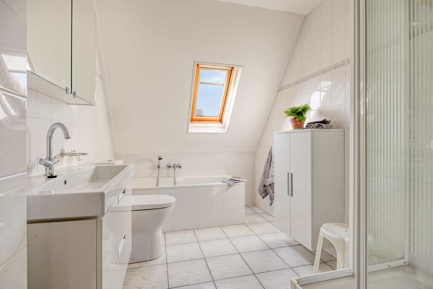 Twee-onder-één-kap te koop: Zandhamel 8, Assen