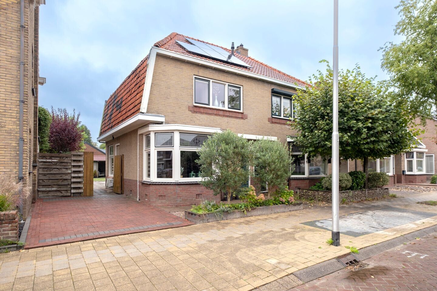 Twee-onder-één-kap te koop: Narcisstraat 37, Assen