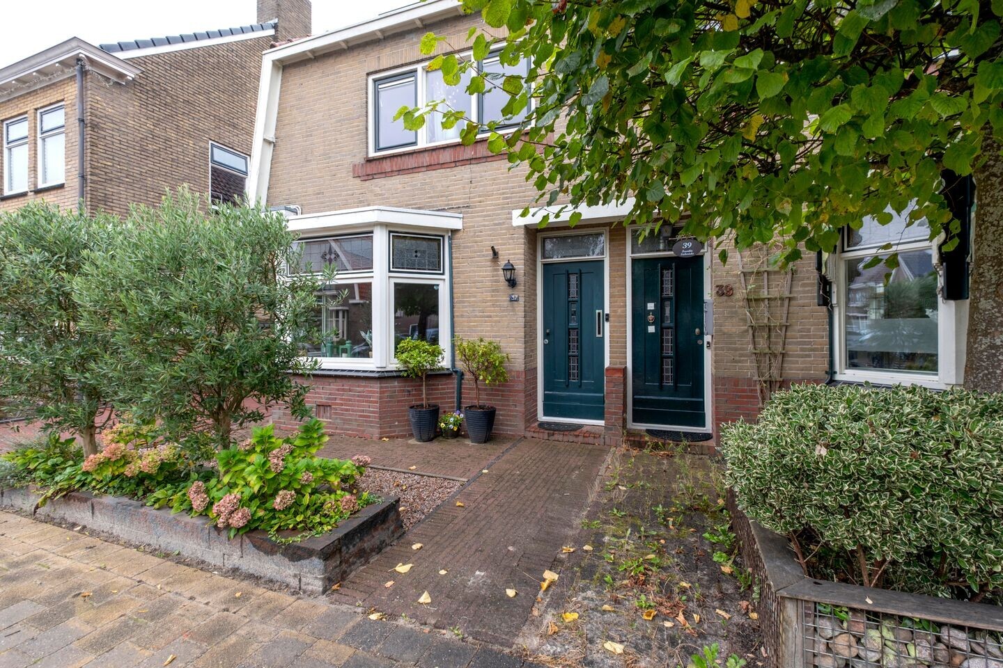 Twee-onder-één-kap te koop: Narcisstraat 37, Assen