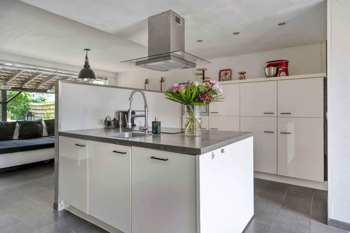 Tussenwoning te koop: Rhônepad 13, Assen