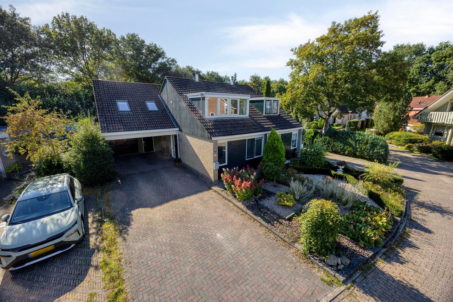 Twee-onder-één-kap te koop: Buitenes 18, Assen