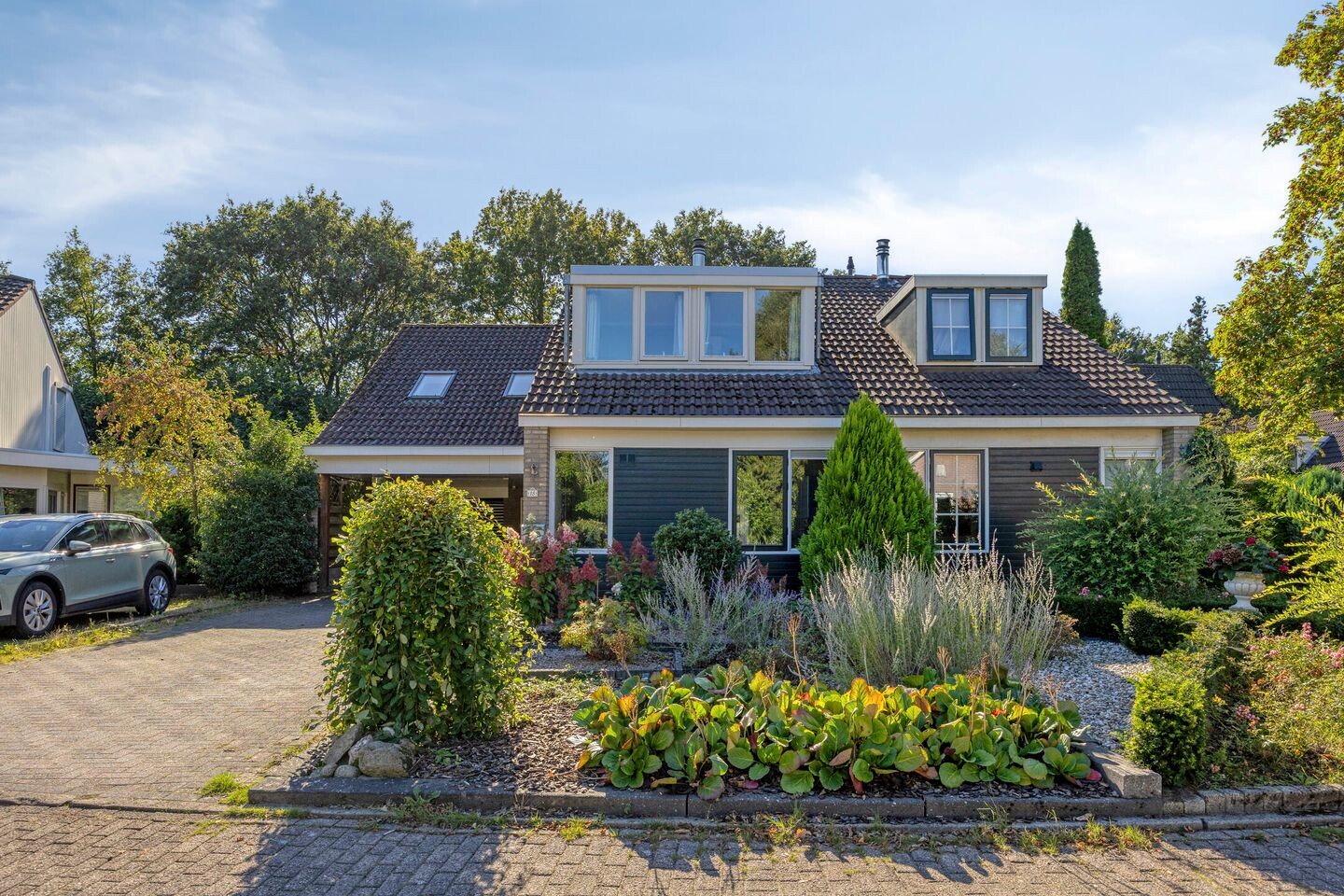 Twee-onder-één-kap te koop: Buitenes 18, Assen
