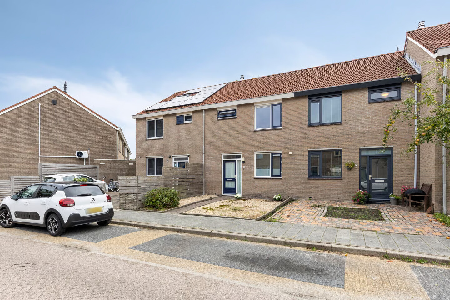 Tussenwoning te koop: Scharmbarg 15, Assen