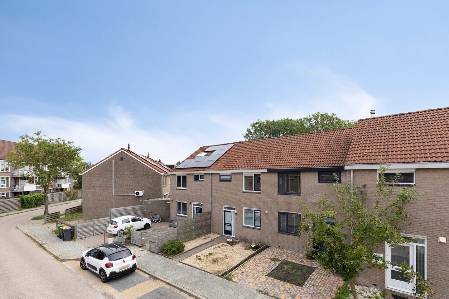 Tussenwoning te koop: Scharmbarg 15, Assen