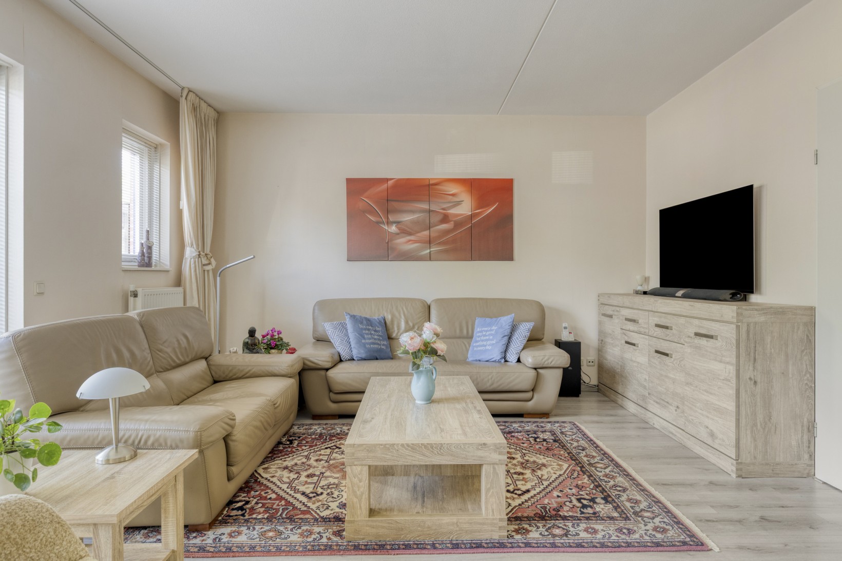 Hoekwoning te koop: Aardbeihof 1, Assen