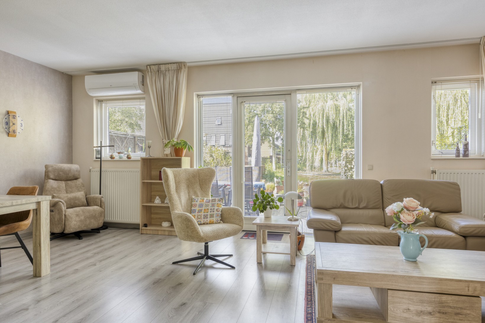 Hoekwoning te koop: Aardbeihof 1, Assen