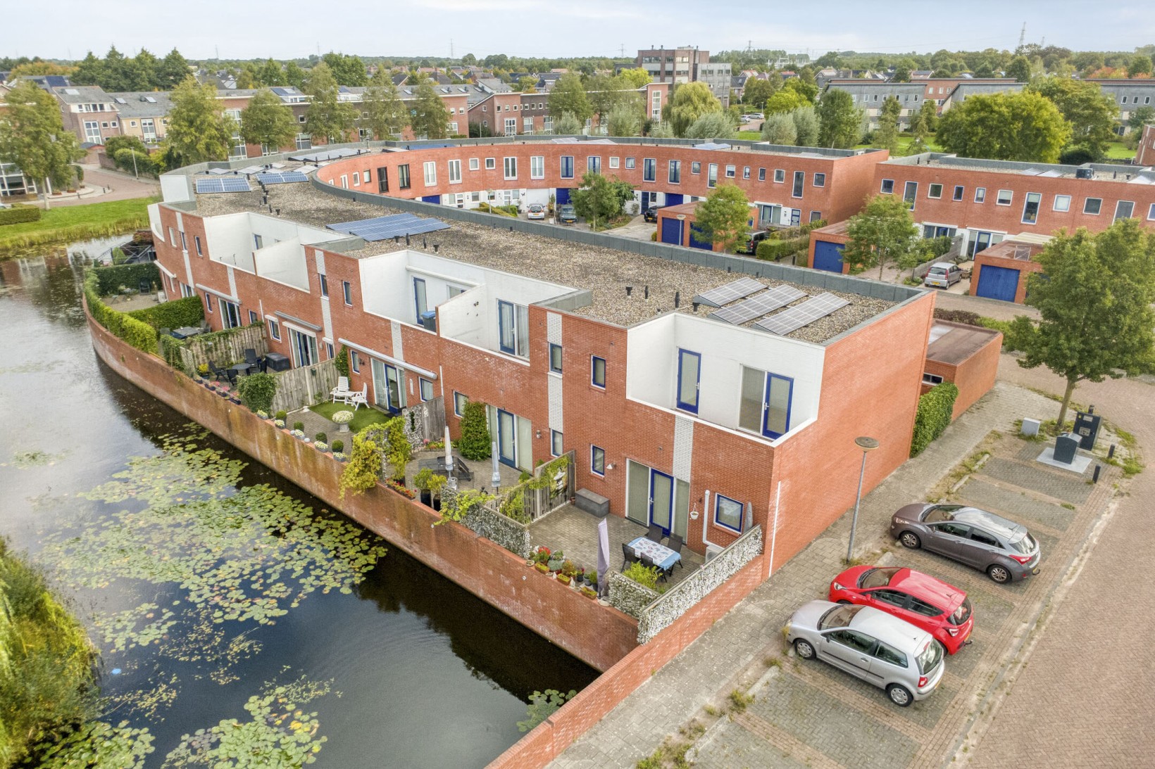 Hoekwoning te koop: Aardbeihof 1, Assen